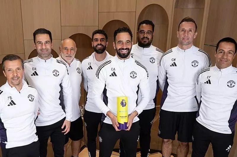 أموريم مع جائزة مدرب الشهر